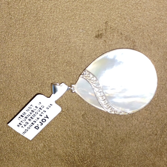 Mother of Pearl Drop Pendant in 925 Sterling Silver - Picture 4 of 6